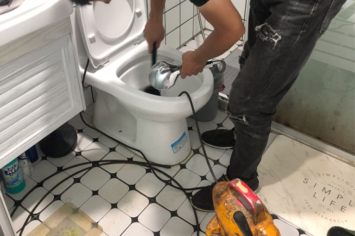 姜堰马桶堵塞自己疏通还是找师傅？专业上门服务让你省时更省心